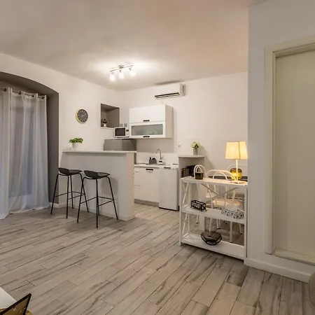 Old Town 7 Apartment