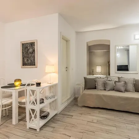 Apartment Old Town 7 *